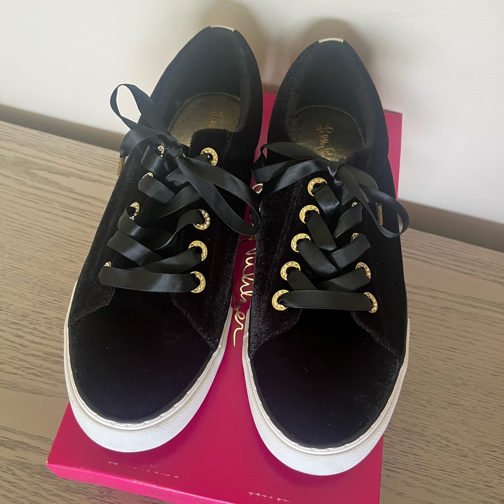 Lilly Pulitzer EUC Lisa Sneakers, size 10, Velvet